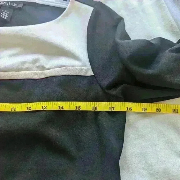 White House Black Market Dress - size Medium in  excellent condition - Picture 5 of 8